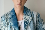 Han Geng handsome photo in denim patchwork suit