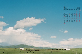 January 2022 blue sky and white clouds eye protection calendar wallpaper