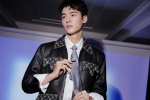 Gong Jun handsome photo in leather jacket