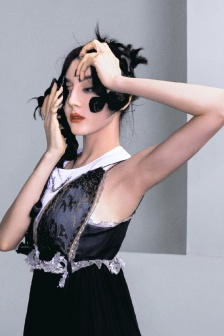 Dilireba modern sexy magazine photo