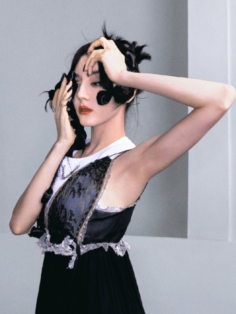 迪麗熱巴摩登性感雜誌寫真