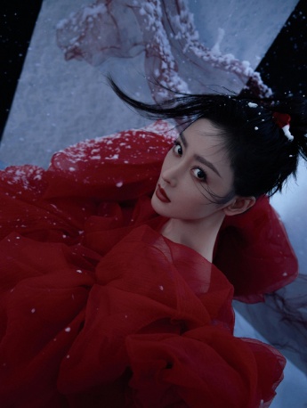 张天爱时尚性感杂志写真