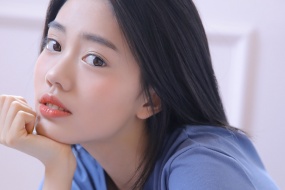 青春甜美女生写真桌面壁纸