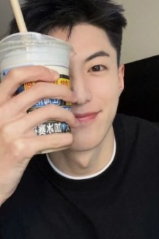 Fresh and sunny handsome guy's avatar