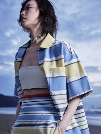 Ni Ni's temperamental and sexy beach photo shoot