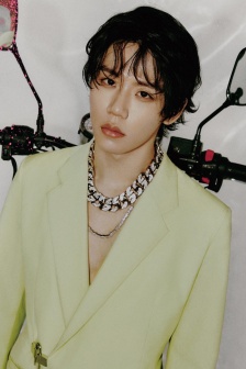 Hu Yutong fashion mobile wallpaper