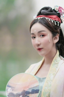 婁藝滄古風漢服唯美寫真