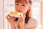 廚房美嬌娘蕾絲睡衣撩人性感寫真