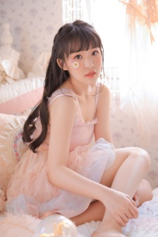 可爱圆润美女小姐姐性感写真