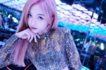 Wu Xuanyi pink hair sexy photo pictures