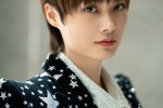 Li Yuchun fashion photo in starry black and white suit