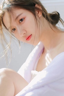 高颜值美女模特丰满性感美女写真