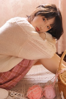 羊毛捲美女性感香肩短裙寫真