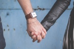 Couple holding hands picture material HD wallpaper