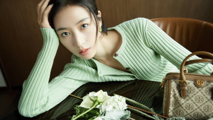 美女周雨彤电脑桌面壁纸