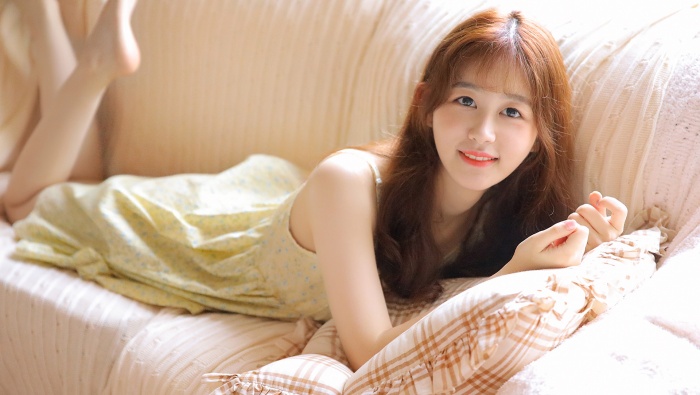 白嫩美女性感寫真圖片桌麵壁紙