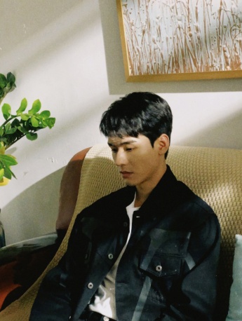 Gong Jun's handsome profile photo