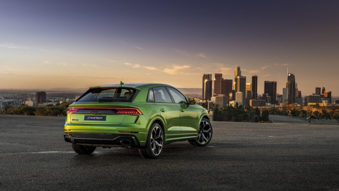 2020 Audi RS Q8 pictures desktop wallpaper