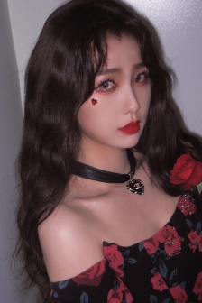 虞书欣抹胸纱裙火辣性感写真