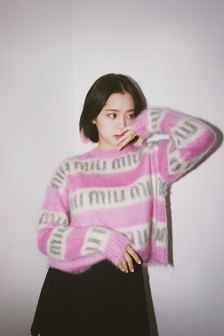 歐陽娜娜青春活力手機壁紙