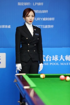 Wang Zhongyao sexy photo in black suit
