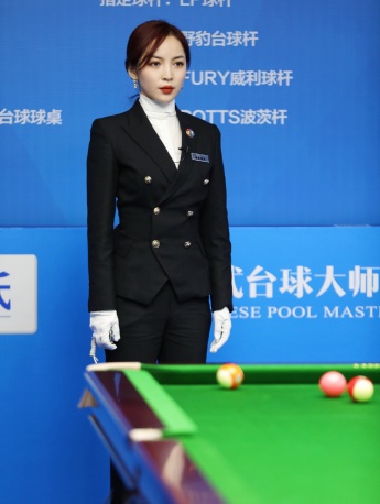 Wang Zhongyao sexy photo in black suit