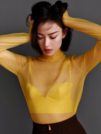 Ni Ni's atmospheric sexy photo shoot