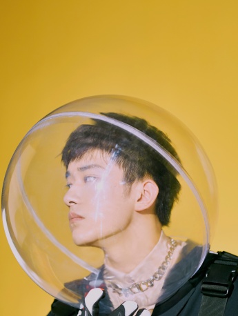 帅气的易烊千玺手机壁纸