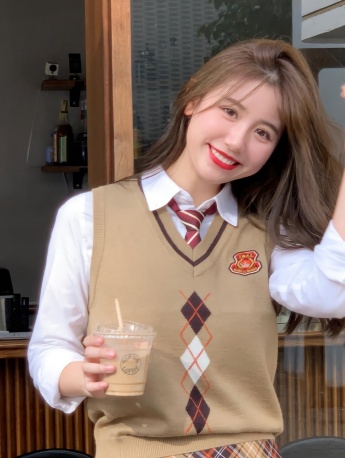 一栗莎子學院風手機壁紙