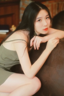 性感熟女吊帶裙誘惑性感寫真