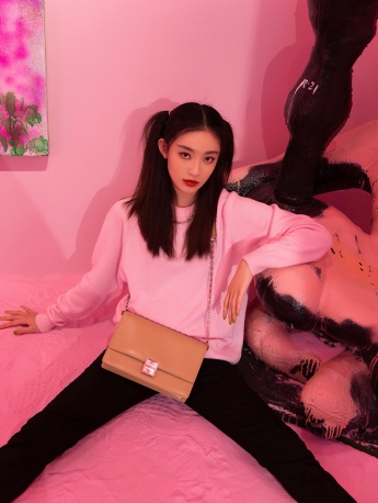 Sun Jiayu's pretty twin ponytails charming and sexy photo