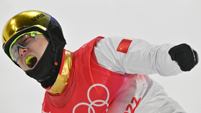 Qi Guangpu skiing aerial skills HD computer wallpaper