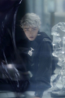 肖战时尚芭莎帅气写真图片