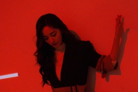 Yang Mi's intellectual temperament photo HD desktop wallpaper