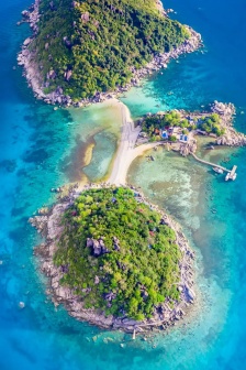 Green island scenery mobile wallpaper