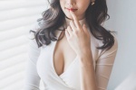 Korean beauty model sexy photo pictures in low-cut outfit