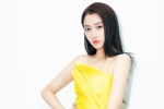 Beauty star Guan Xiaotong computer wallpaper