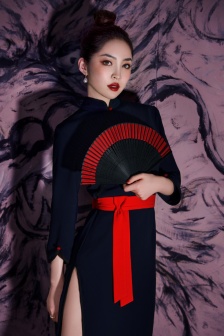 Photos of beautiful referee Wang Zhongyao with high slit and beautiful legs