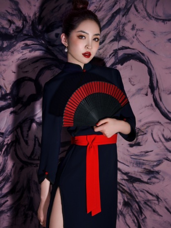 Photos of beautiful referee Wang Zhongyao with high slit and beautiful legs