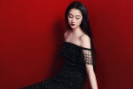 Guan Xiaotong sexy photo pictures in floating gauze off-shoulder dress