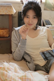 文艺少女清凉性感私房写真