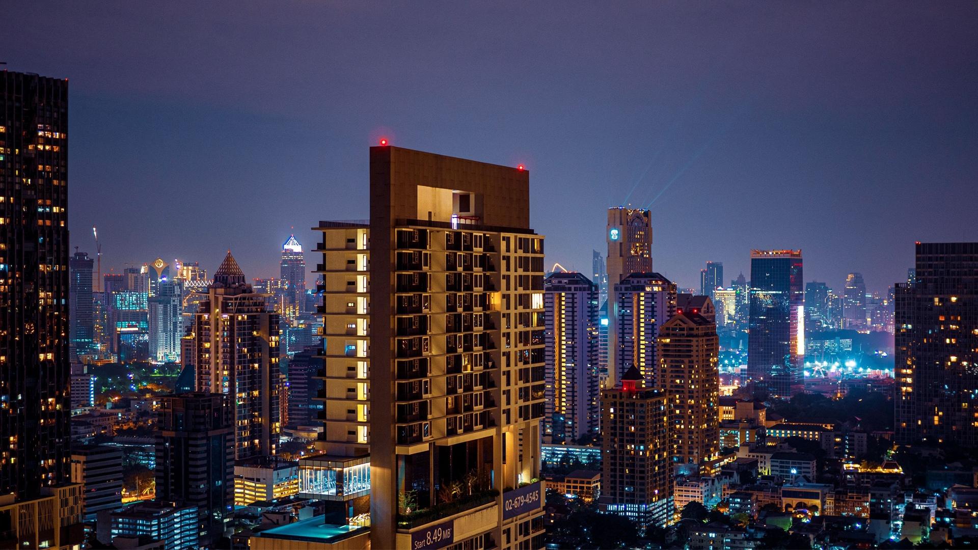 泰国曼谷霓虹璀璨城市夜景图片桌面壁纸