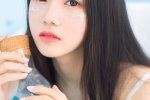 Temperamental long-haired beauty wet and seductive photo in bathtub