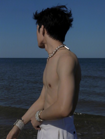 Jing Boran's handsome photos in Harper's Bazaar style