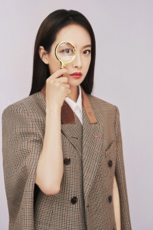 Victoria Song's sexy and charming photos in trendy outfits