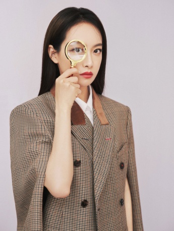 Victoria Song's sexy and charming photos in trendy outfits