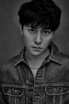 Qin Junjie denim suit black and white texture photo pictures