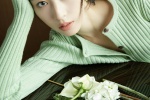 Zhou Yutong fresh and elegant photo mobile wallpaper