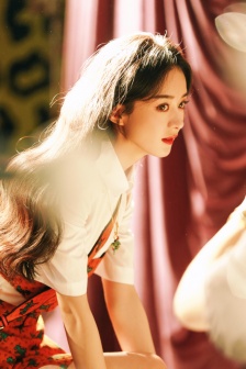 Zhao Liying's warm retro photo in the warm winter sun