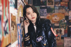 Beauty star Ouyang Nana computer desktop wallpaper